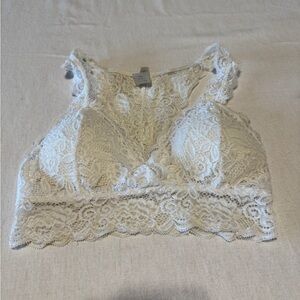 Yahada Size Small/Medium Lace Bralette in Cream